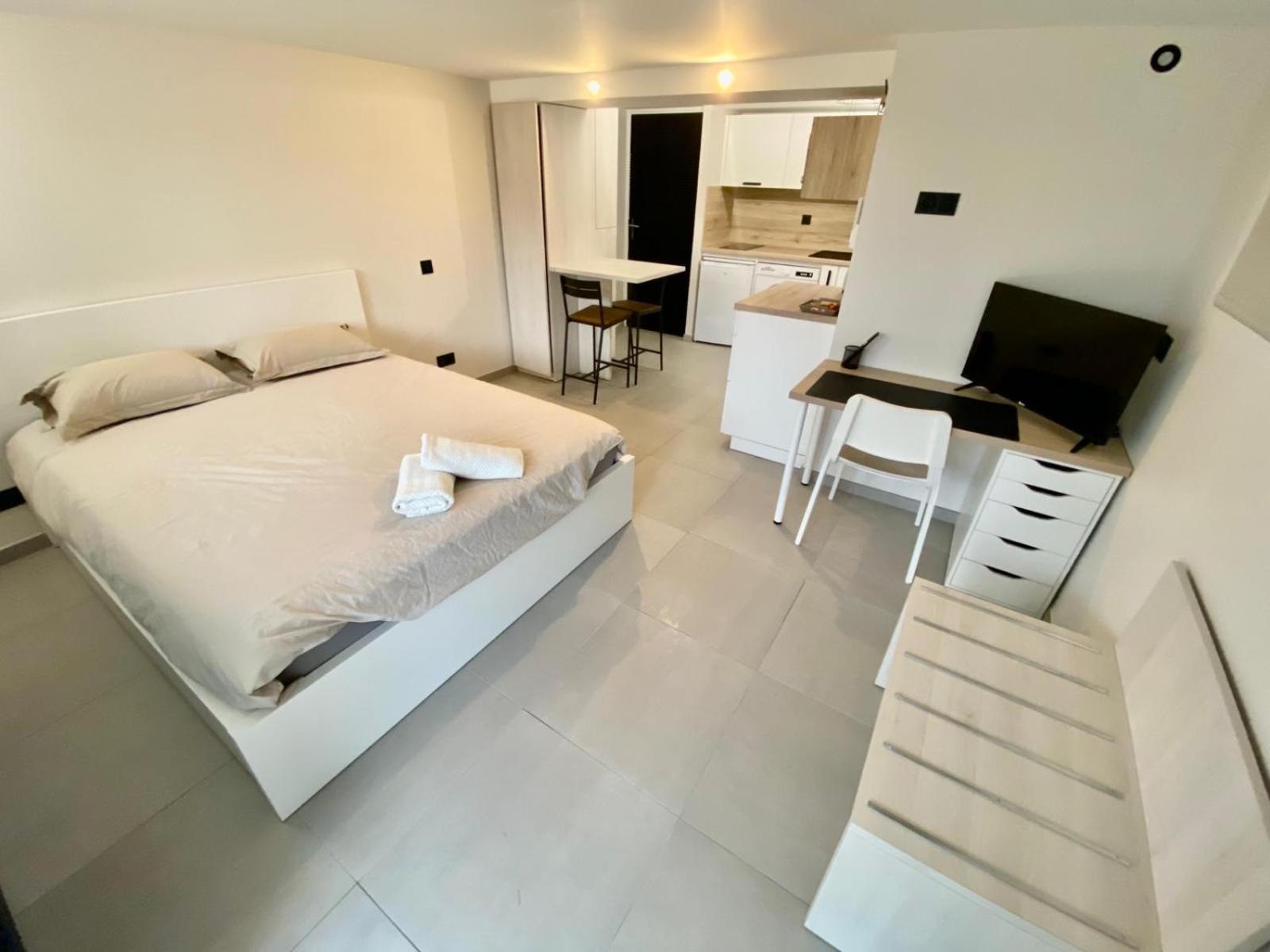 Studio Chez L'Habitant Avec Piscine Commune Grieges Zewnętrze zdjęcie